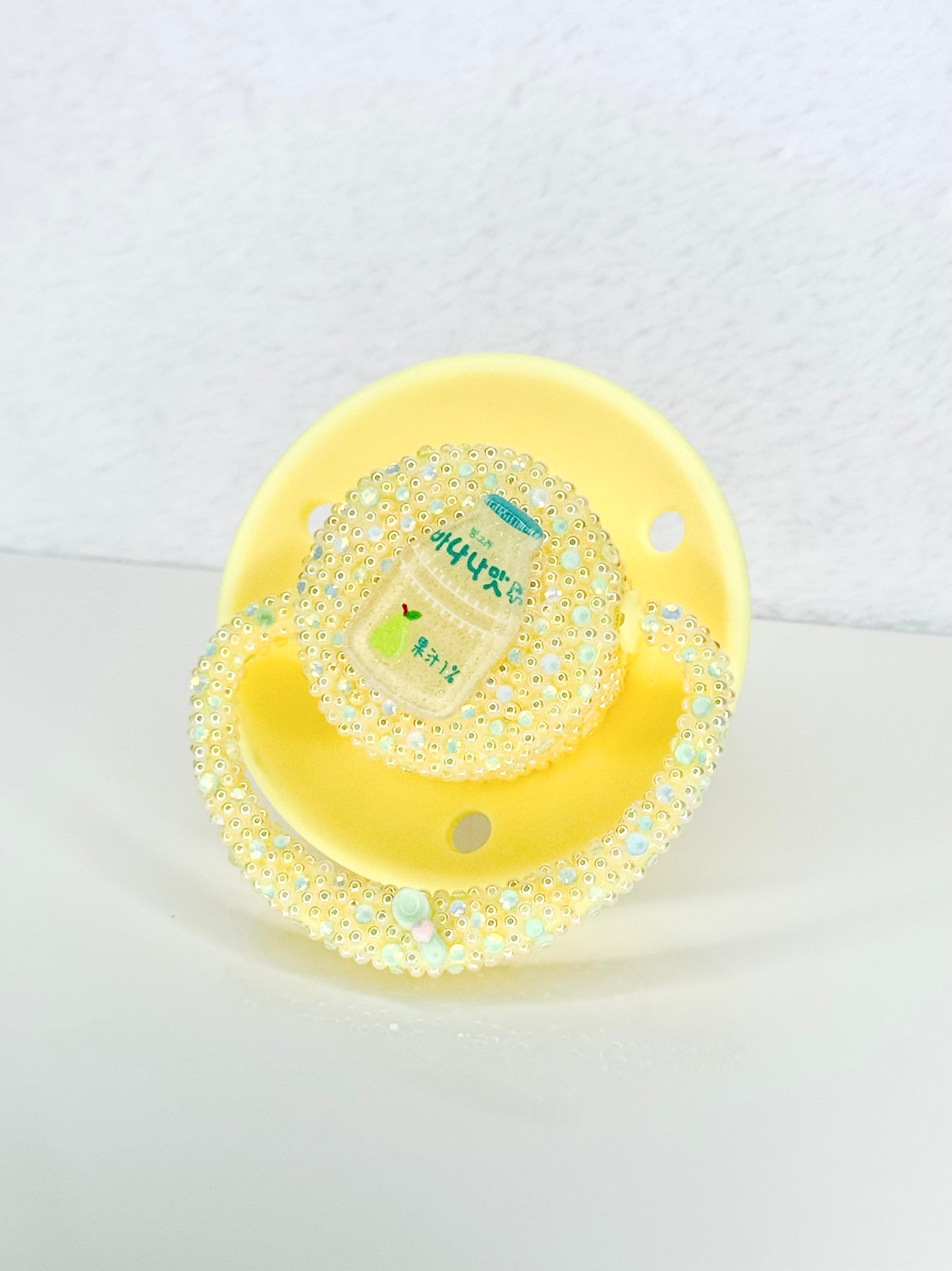 Pear yoghurt round base adult size pacifier