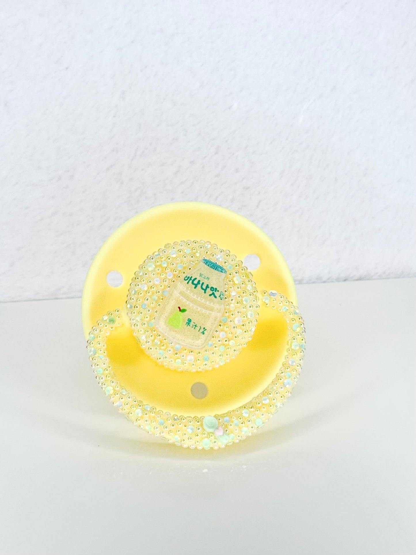 Pear yoghurt round base adult size pacifier