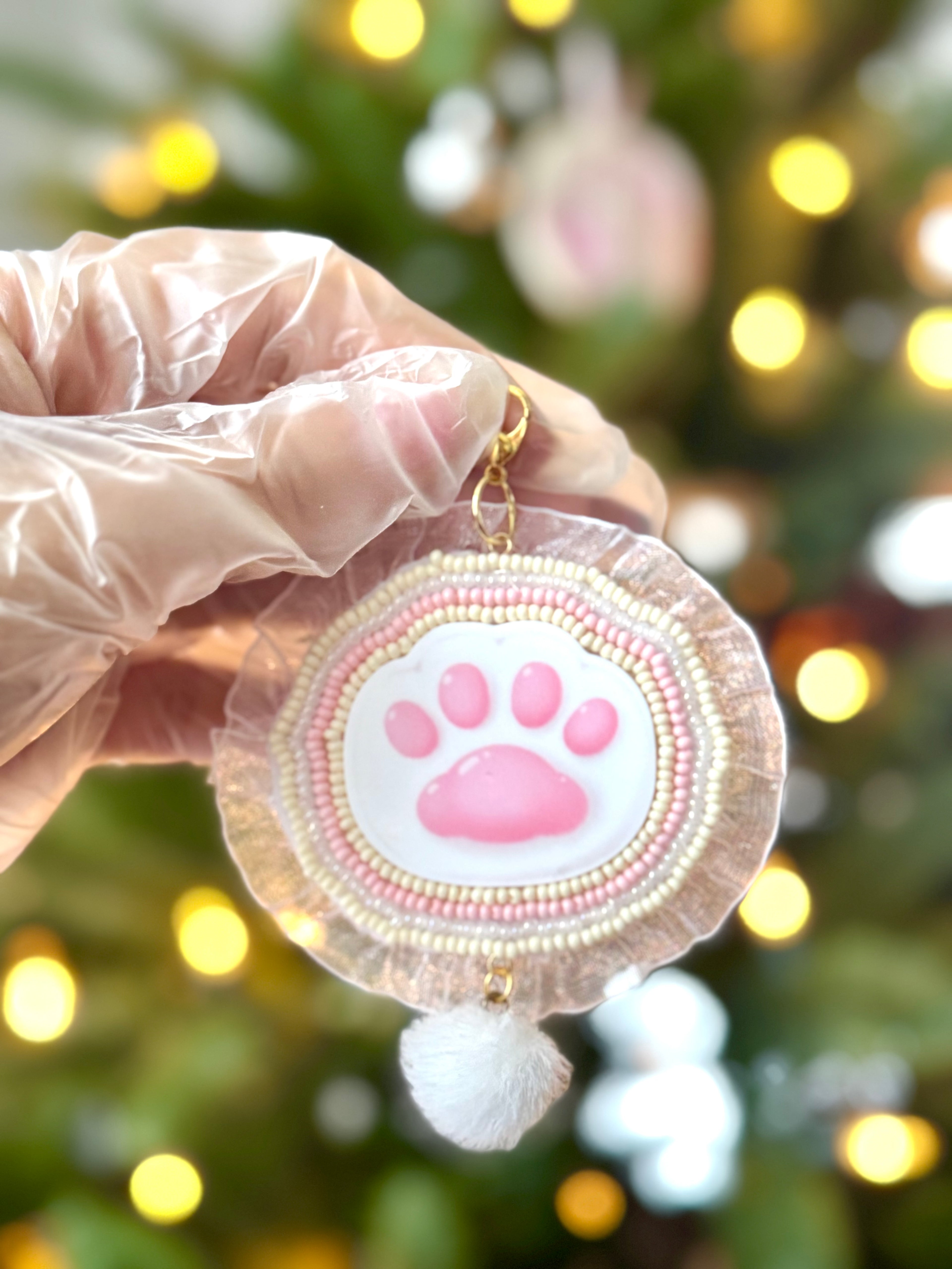 Beaded keychain paw